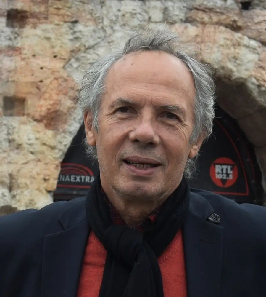 Intervistë Ekskluzive me Luan Ramën: Kryqëzimi i jetës, letërsisë dhe ...